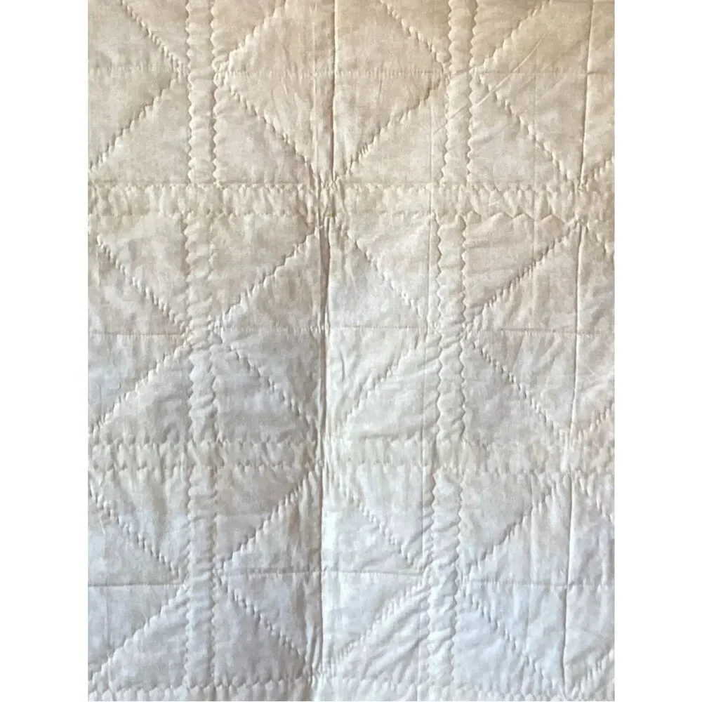 NWT. Hand Crafted Star Bees Quilt